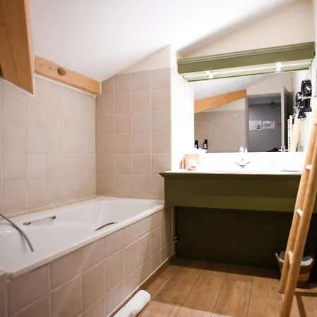 Hotel L'arborescence Cruseilles